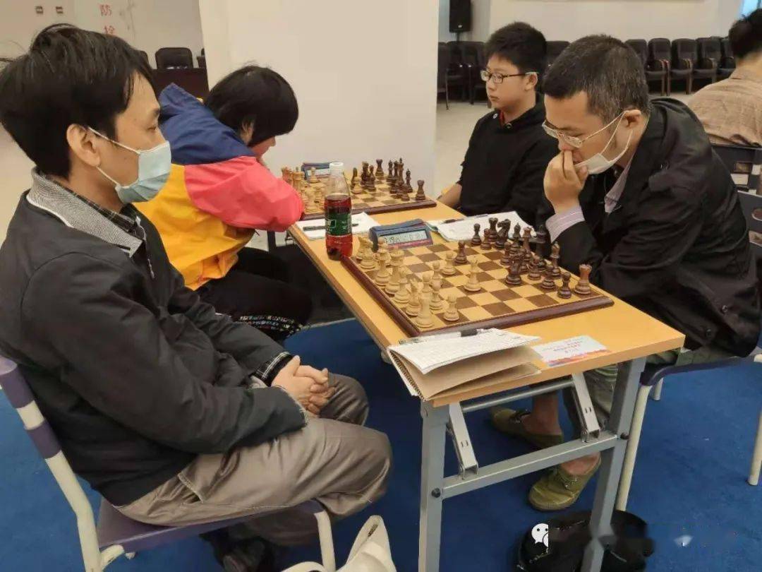 “开云电竞中国”
2020年广州市“吉仕移动杯”国际象棋甲组联赛圆满竣事 韦奕现身与棋手们车轮战(图9)